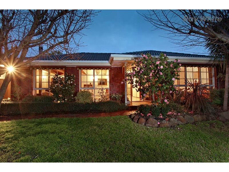 38 Cocoparra Crescent, Taylors Lakes VIC 3038