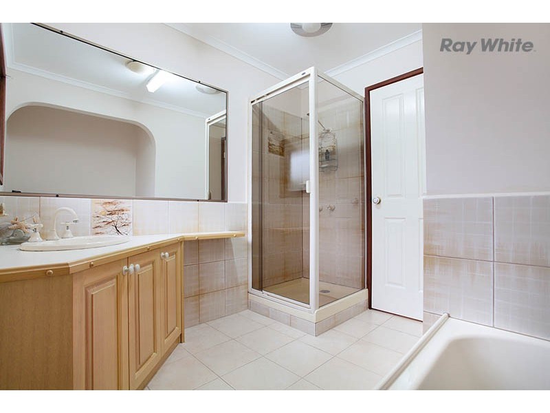 38 Cocoparra Crescent, Taylors Lakes VIC 3038