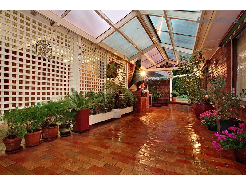 38 Cocoparra Crescent, Taylors Lakes VIC 3038