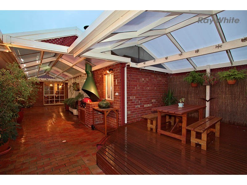 38 Cocoparra Crescent, Taylors Lakes VIC 3038