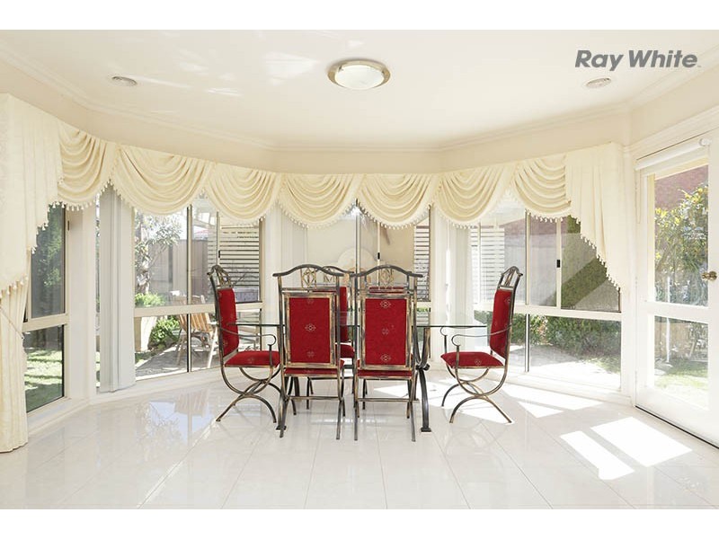 6 Beechwood Grove, Burnside Heights VIC 3023