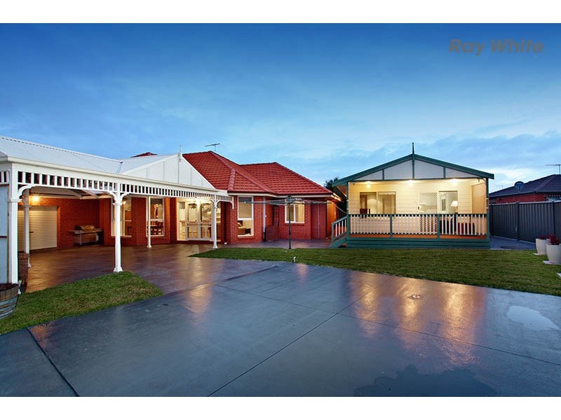 27 Illawong Terrace, Burnside VIC 3023