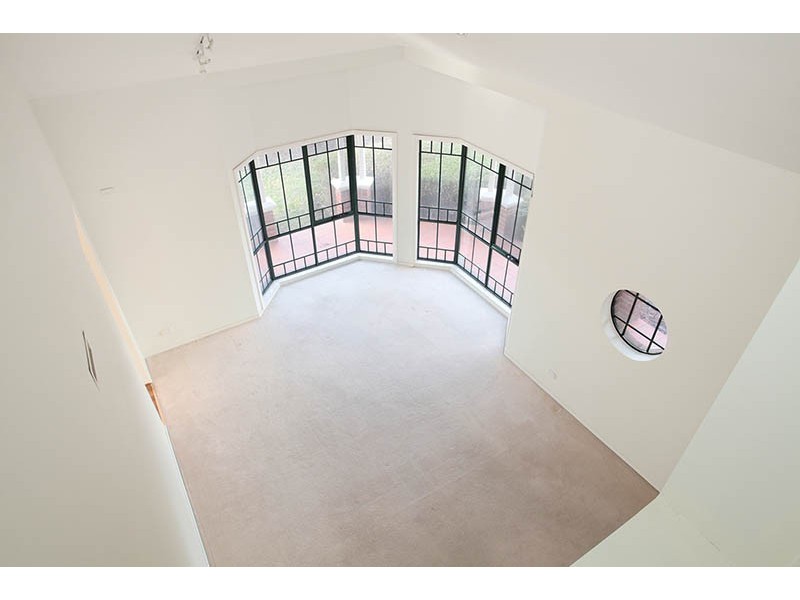 2 Palmerston Crescent, Taylors Lakes VIC 3038