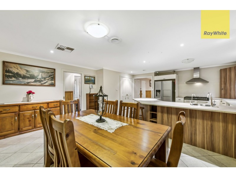 4 Holton Court, Hillside VIC 3037