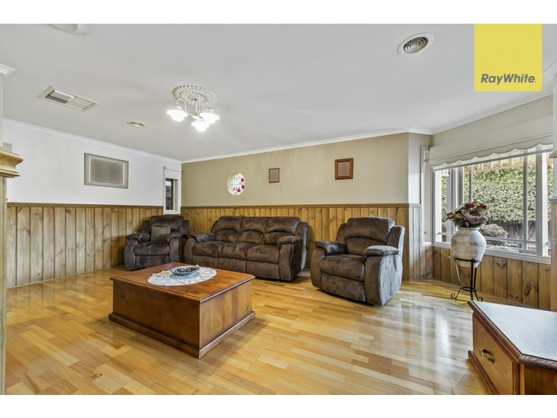 4 Holton Court, Hillside VIC 3037