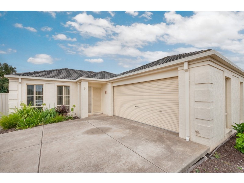 11 Caddick Gardens, Caroline Springs VIC 3023