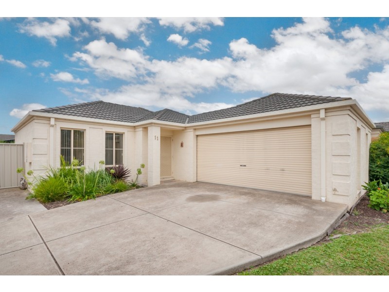 11 Caddick Gardens, Caroline Springs VIC 3023