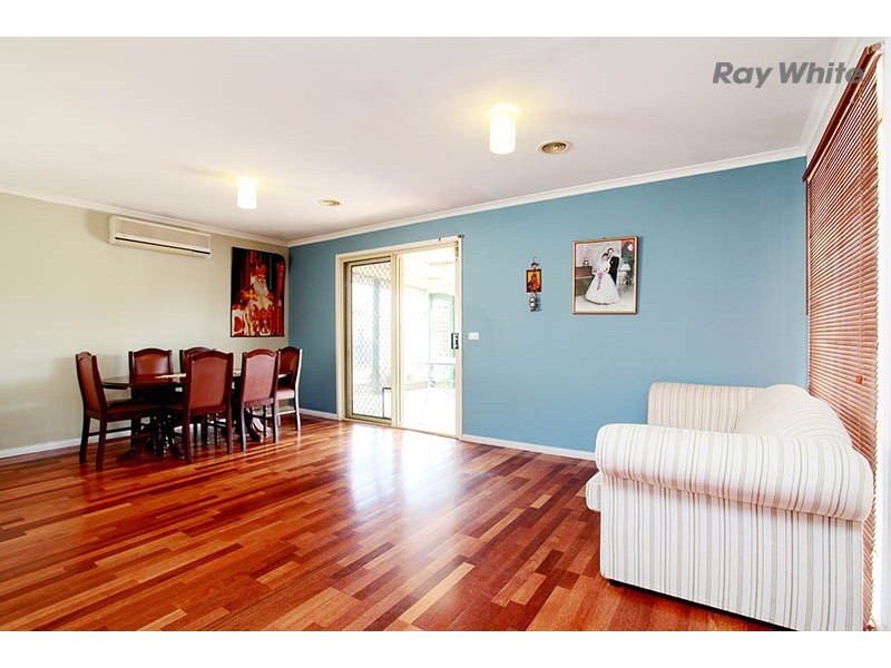 11 Mordaunt Drive, Hillside VIC 3037