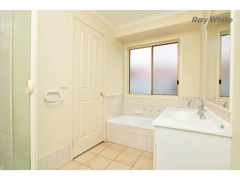 11 Mordaunt Drive, Hillside VIC 3037