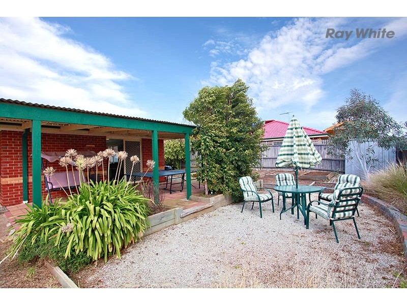 11 Mordaunt Drive, Hillside VIC 3037