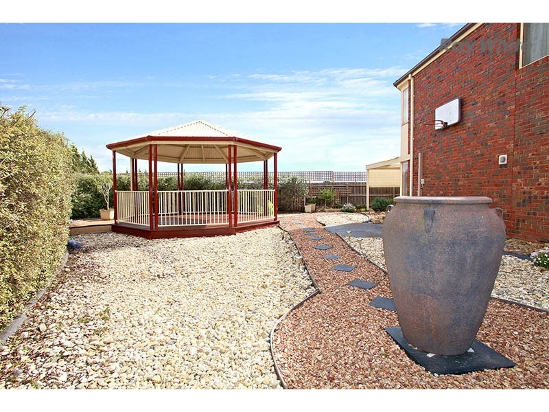 23 Pacific Place, Taylors Lakes VIC 3038