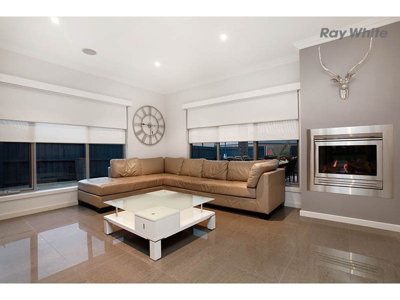 10 Morton Boulevard, Taylors Hill VIC 3037