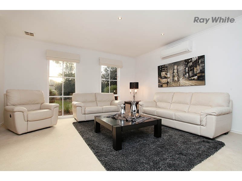 10 O’Hara Court, Taylors Lakes VIC 3038