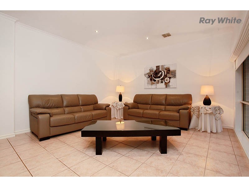 10 O’Hara Court, Taylors Lakes VIC 3038