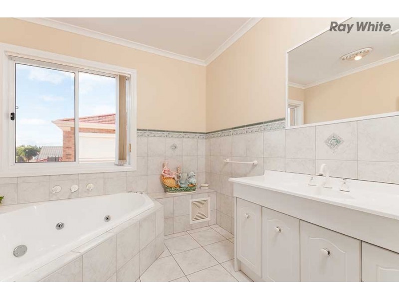 30 Tormorvey Avenue, Hillside VIC 3037