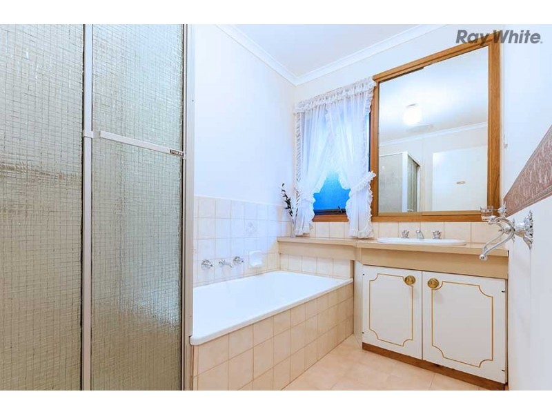 30 Cocoparra Crescent, Taylors Lakes VIC 3038