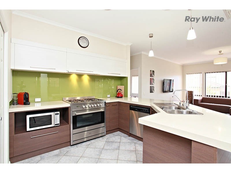 18 Whitmore Court, Hillside VIC 3037