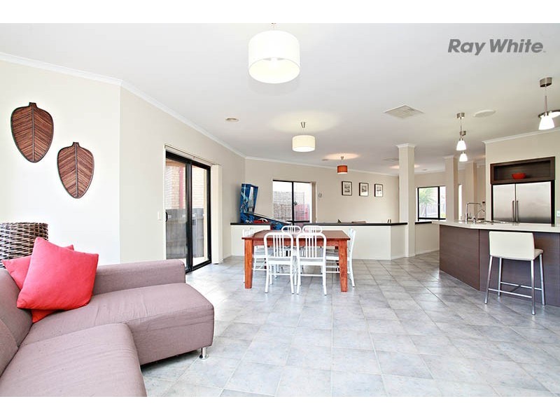 18 Whitmore Court, Hillside VIC 3037