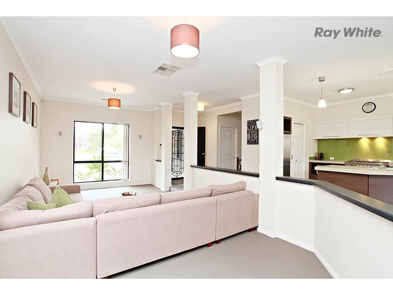 18 Whitmore Court, Hillside VIC 3037