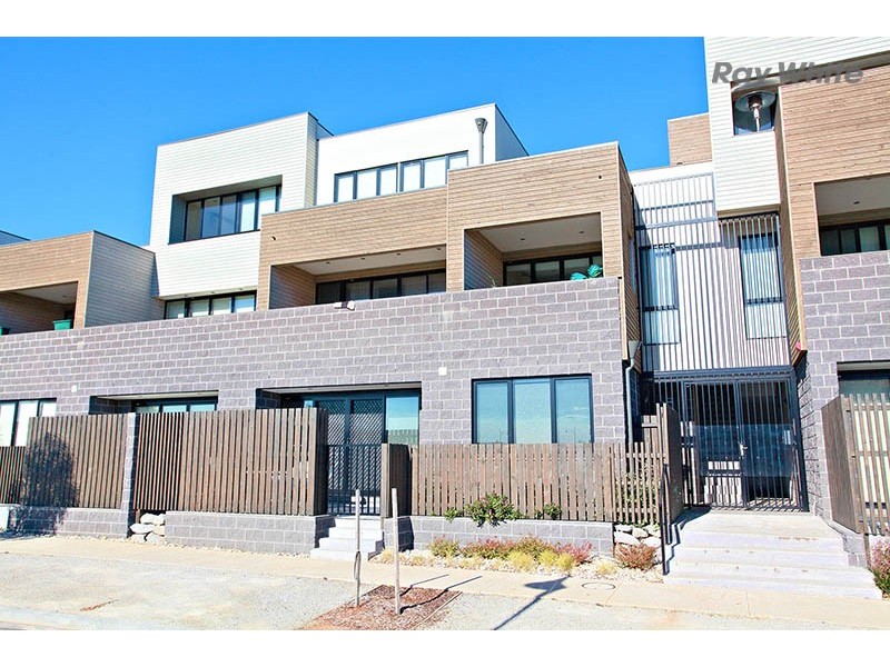 AP 18/11 Monckton Place, Caroline Springs VIC 3023