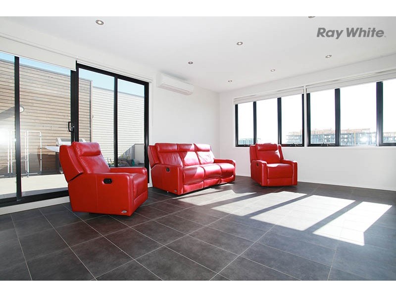 AP 18/11 Monckton Place, Caroline Springs VIC 3023