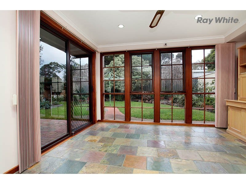 38 Cocoparra Crescent, Taylors Lakes VIC 3038