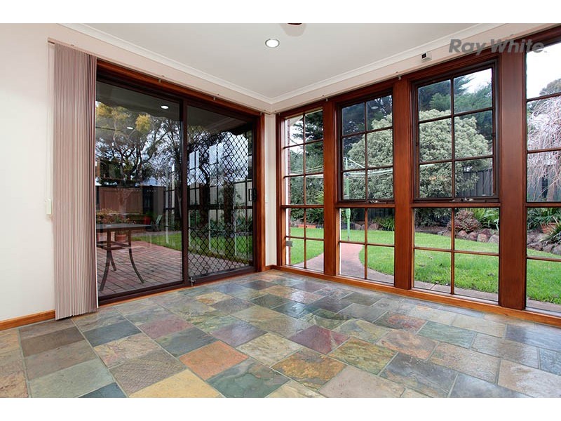 38 Cocoparra Crescent, Taylors Lakes VIC 3038