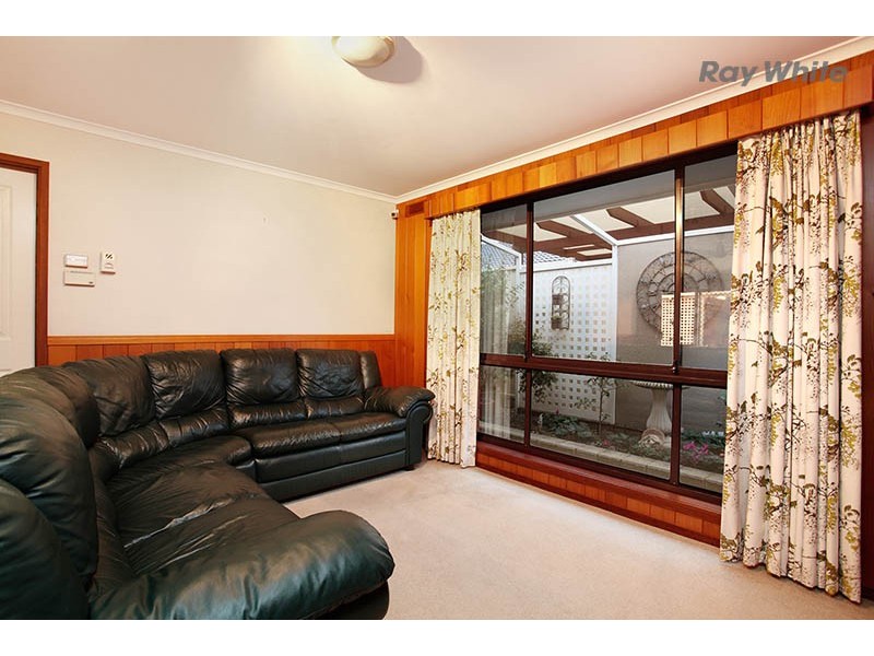 38 Cocoparra Crescent, Taylors Lakes VIC 3038