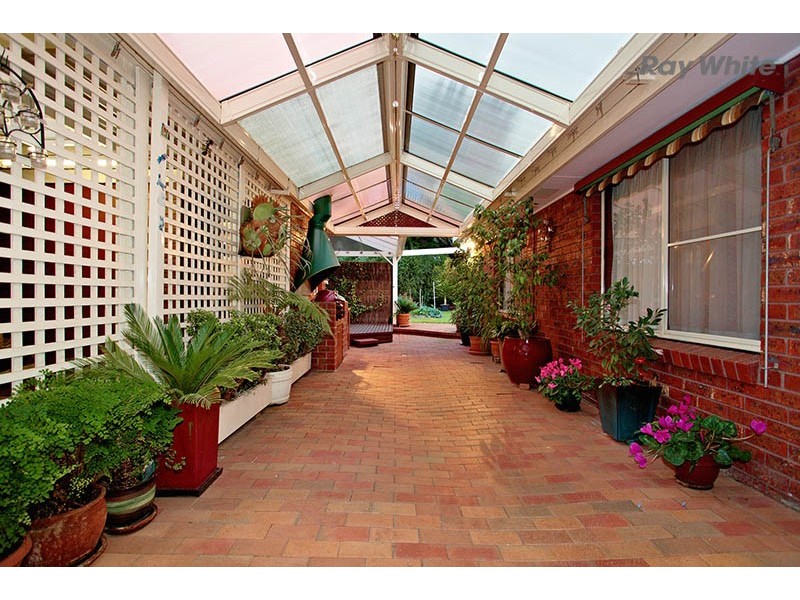 38 Cocoparra Crescent, Taylors Lakes VIC 3038