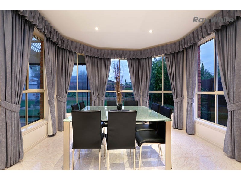 46 Blackman Crescent, Taylors Lakes VIC 3038