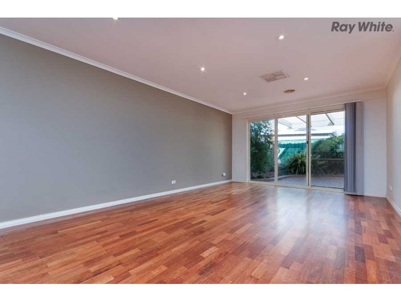 15 Goulburn Circuit, Caroline Springs VIC 3023