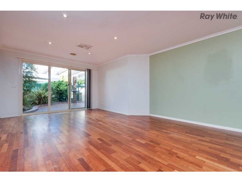 15 Goulburn Circuit, Caroline Springs VIC 3023