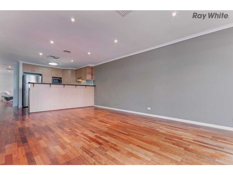 15 Goulburn Circuit, Caroline Springs VIC 3023