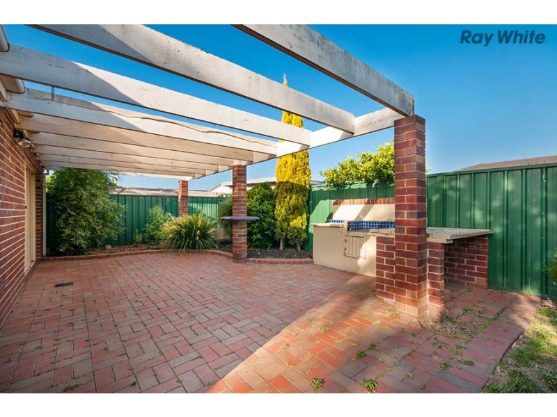 15 Goulburn Circuit, Caroline Springs VIC 3023