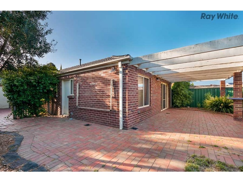 15 Goulburn Circuit, Caroline Springs VIC 3023