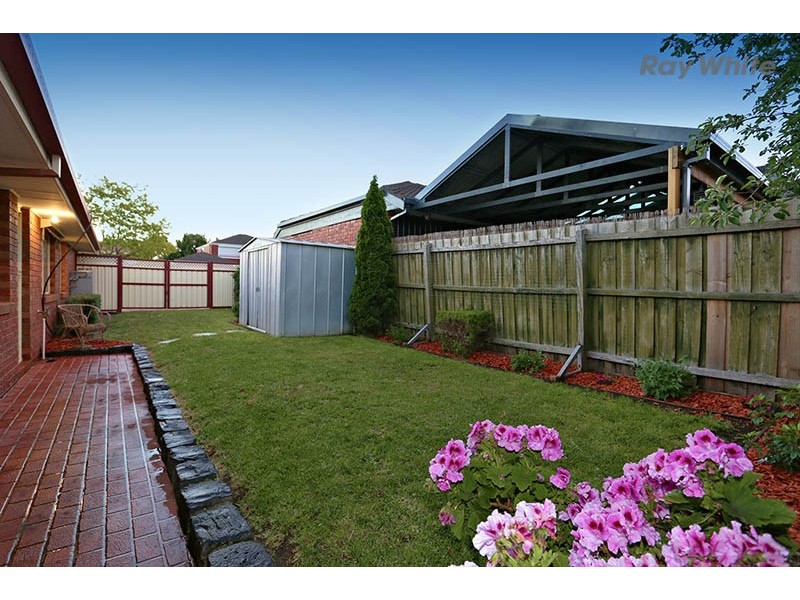 1 Oakwood Court, Hillside VIC 3037