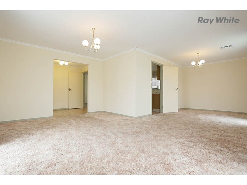 9 Kialoa Court, Taylors Lakes VIC 3038