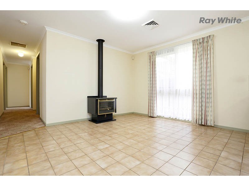 9 Kialoa Court, Taylors Lakes VIC 3038