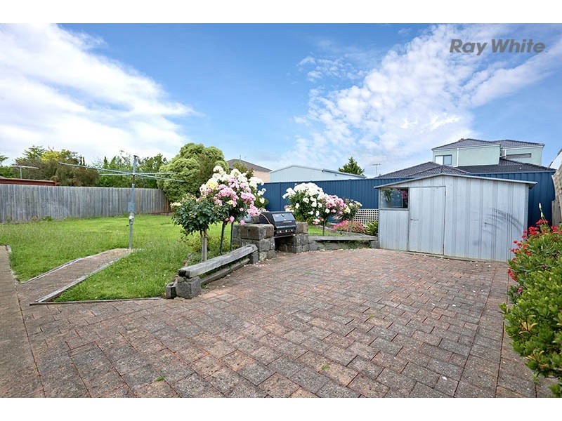 9 Kialoa Court, Taylors Lakes VIC 3038