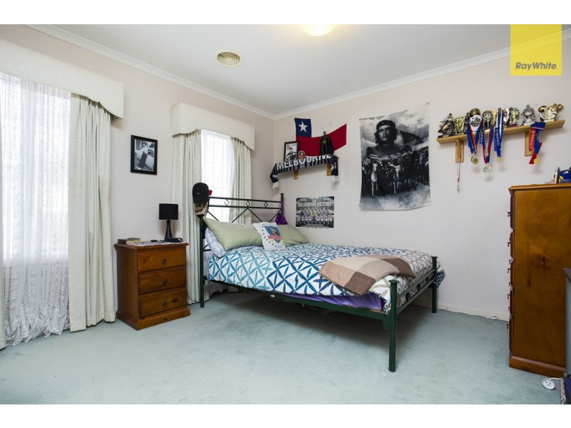 35 Tussock Crescent, Sydenham VIC 3037