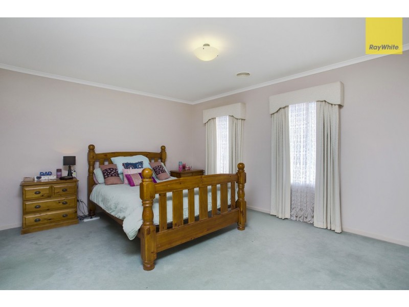 35 Tussock Crescent, Sydenham VIC 3037