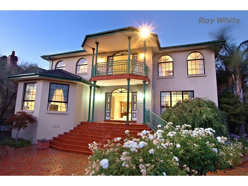 2 Drysdale Avenue, Taylors Lakes VIC 3038