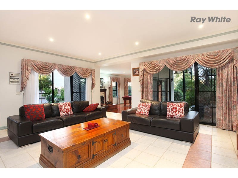 2 Drysdale Avenue, Taylors Lakes VIC 3038