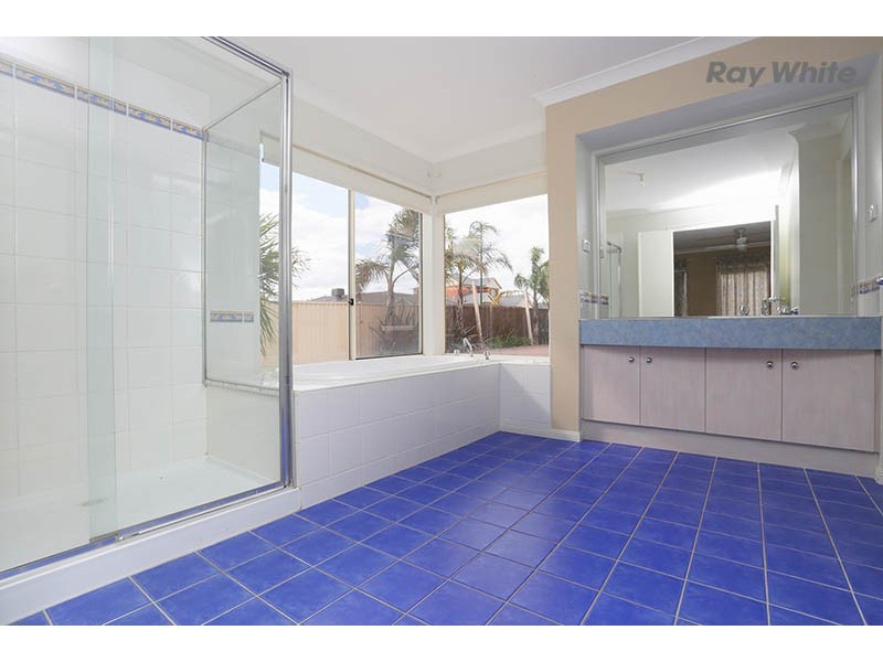 36 Hillcrest Drive, Hillside VIC 3037