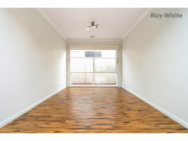 36 Hillcrest Drive, Hillside VIC 3037