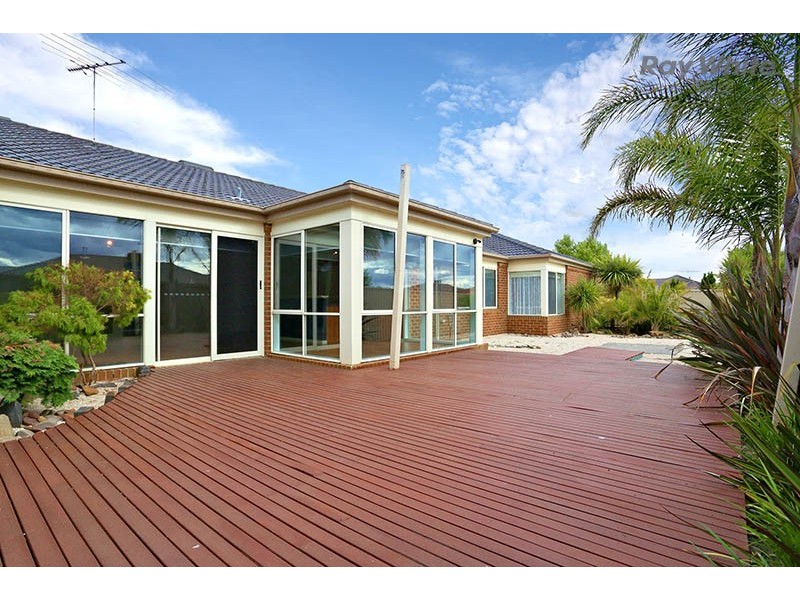 36 Hillcrest Drive, Hillside VIC 3037