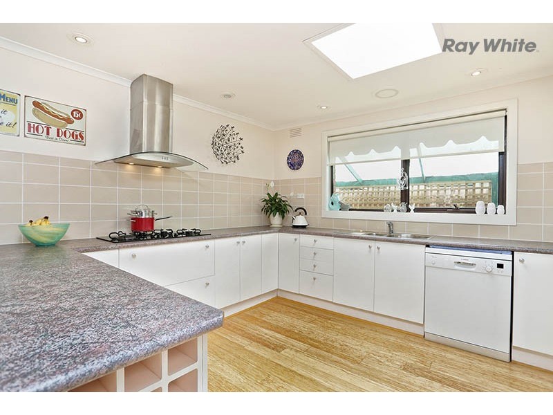 16 Grimes Avenue, Taylors Lakes VIC 3038