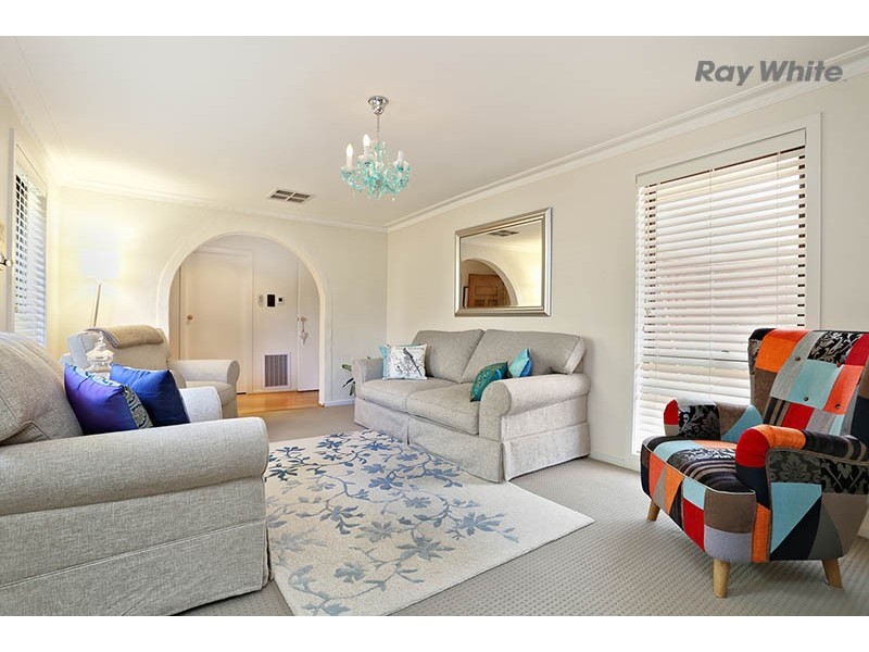 16 Grimes Avenue, Taylors Lakes VIC 3038