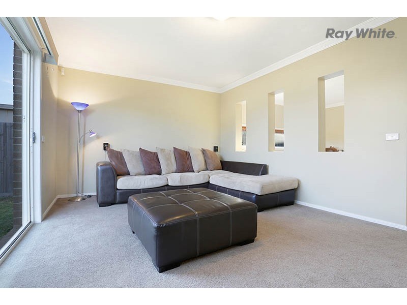 33 Birchgrove Way, Taylors Hill VIC 3037