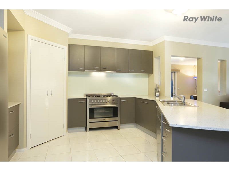 33 Birchgrove Way, Taylors Hill VIC 3037